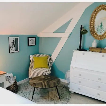 Au Clair Des Landes كاستيتس