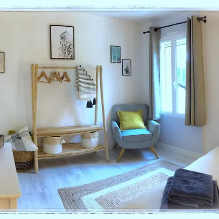 Au Clair Des Landes 3*