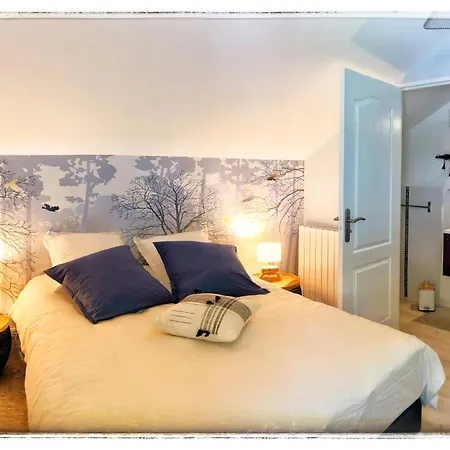 Au Clair Des Landes 3*