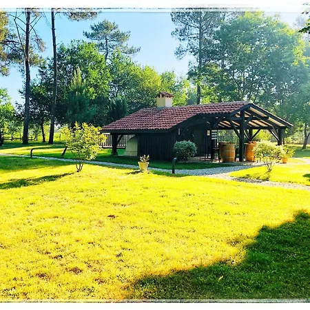 Au Clair Des Landes Bed & Breakfast Castets