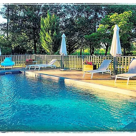 Au Clair Des Landes Bed & Breakfast Castets