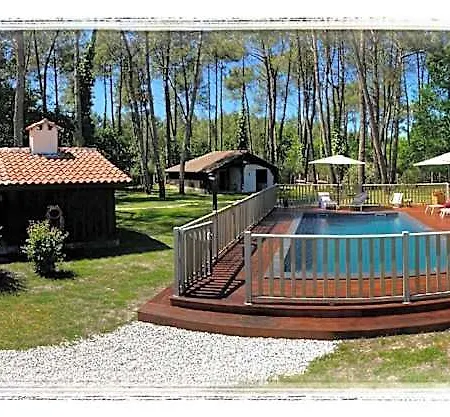 Au Clair Des Landes 카스테츠