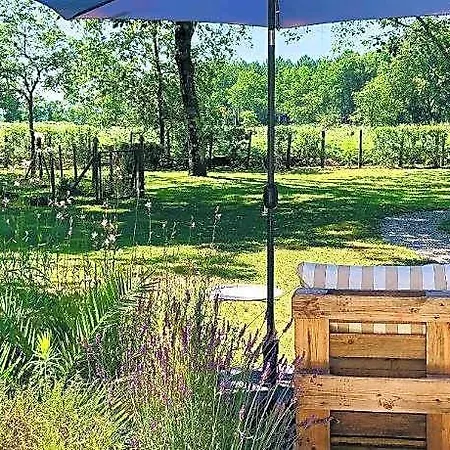 Au Clair Des Landes