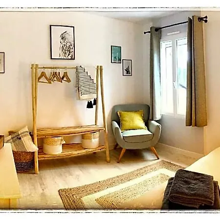 Au Clair Des Landes 3*