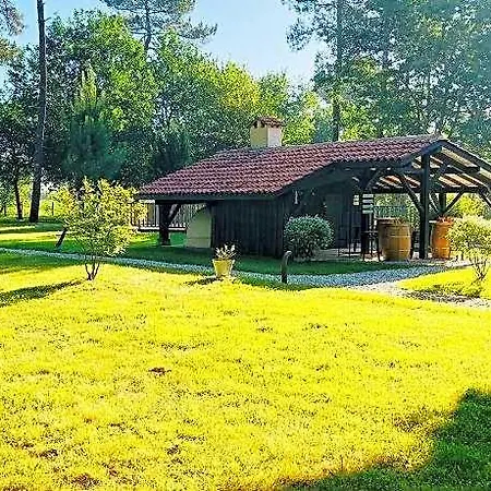 Au Clair Des Landes Bed & Breakfast 3*