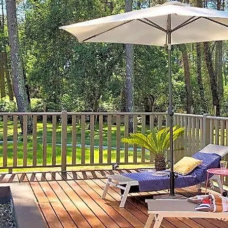 Au Clair Des Landes Bed & Breakfast Castets