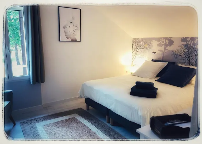 Au Clair Des Landes 카스테츠