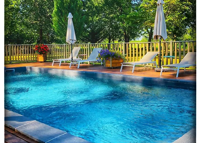 Au Clair Des Landes 카스테츠