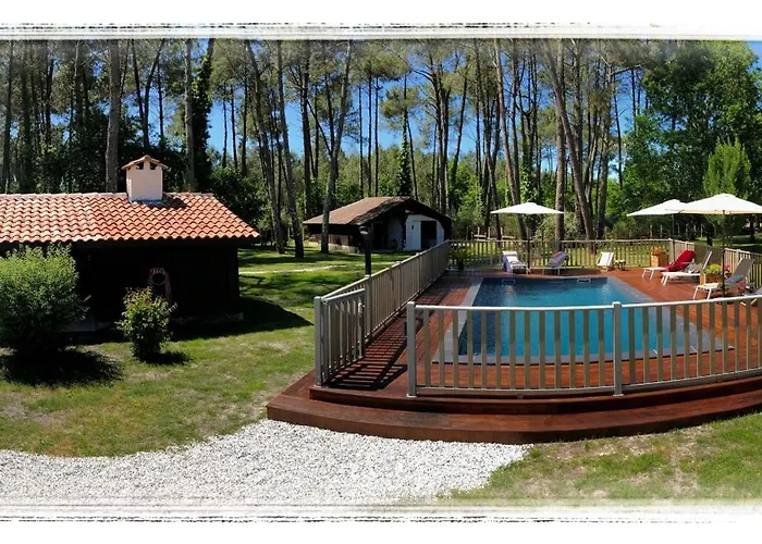 Au Clair Des Landes 3*